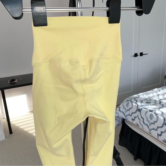 First Health Apparel Performance Leggings 28’ Colour Blonde Size 2 - Picture 8 of 8